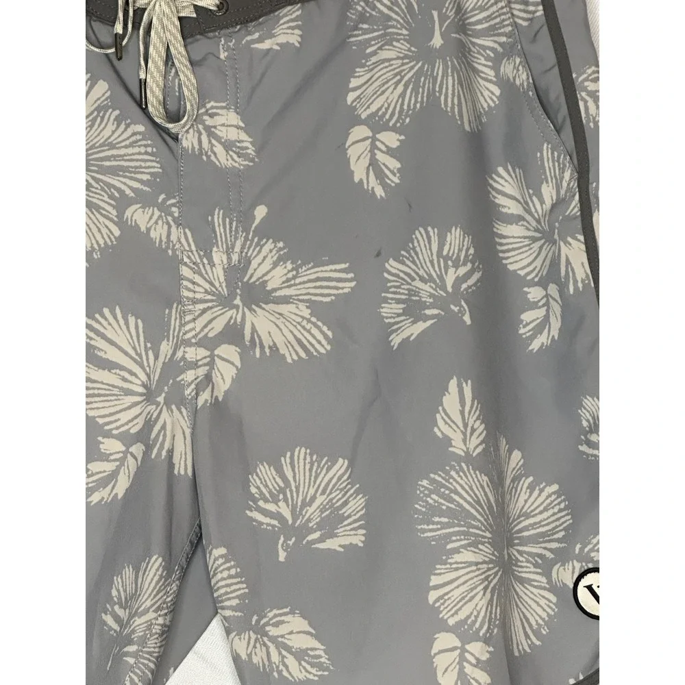 Vuori Mens 36 Boardshorts Gray Floral Hibiscus Swim Surf Trunks V314 8 Inseam